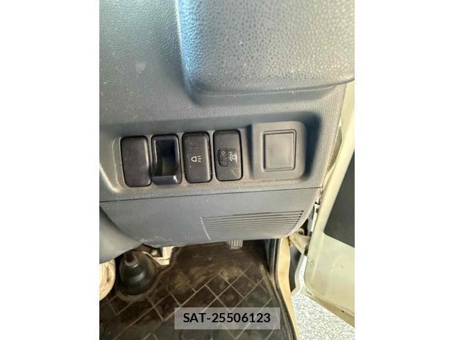 Daihatsu HIJET TRUCK 2011-08 8649375-3