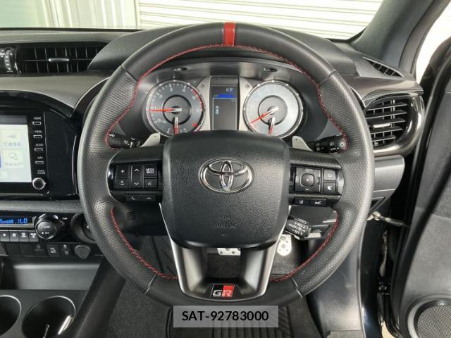 Toyota HILUX 2023-07 8652639-12