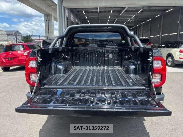 Toyota HILUX 2021-03 8647023-4