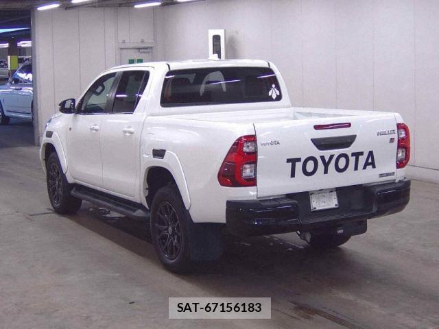 Toyota HILUX 2023-01 8647166-1
