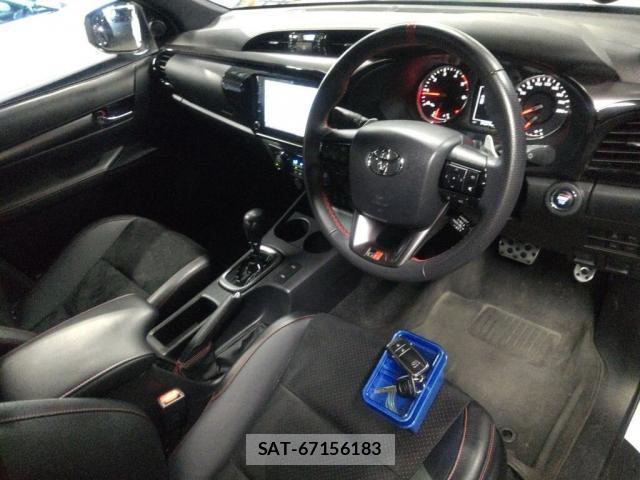 Toyota HILUX 2023-01 8647166-2