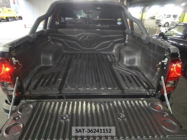 Toyota HILUX 2018-02 8647200-3