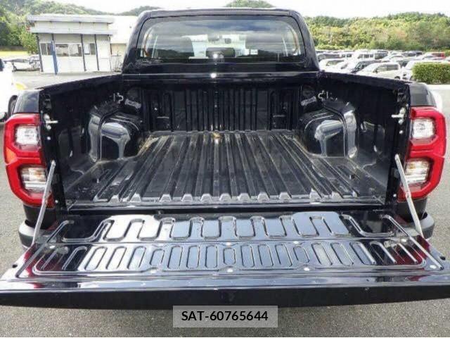 Toyota HILUX 2024-09 8647402-2