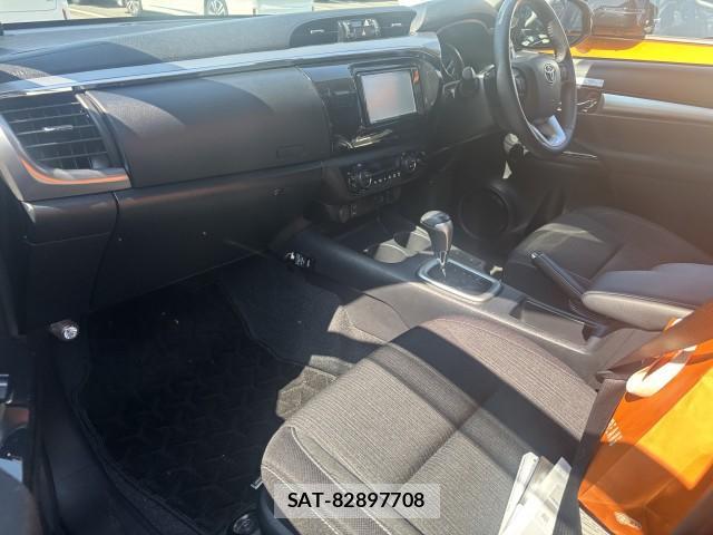 Toyota HILUX 2023-02 8647589-6