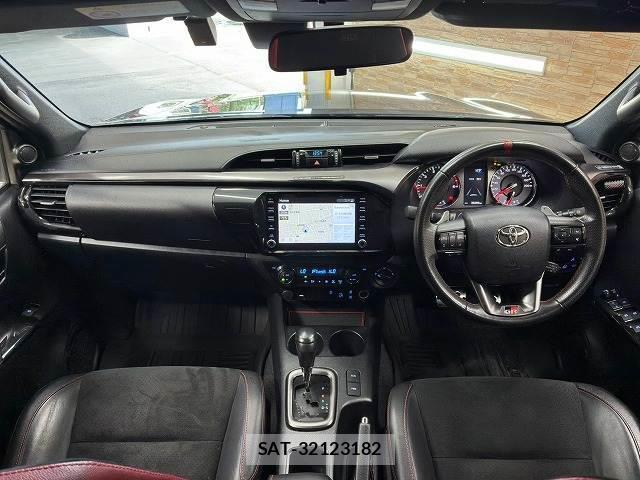 Toyota HILUX 2023-06 8647651-1