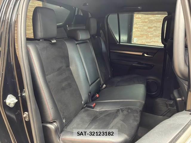 Toyota HILUX 2023-06 8647651-11