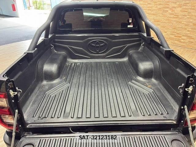 Toyota HILUX 2023-06 8647651-12
