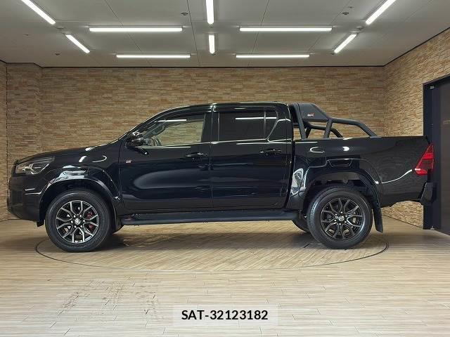 Toyota HILUX 2023-06 8647651-16