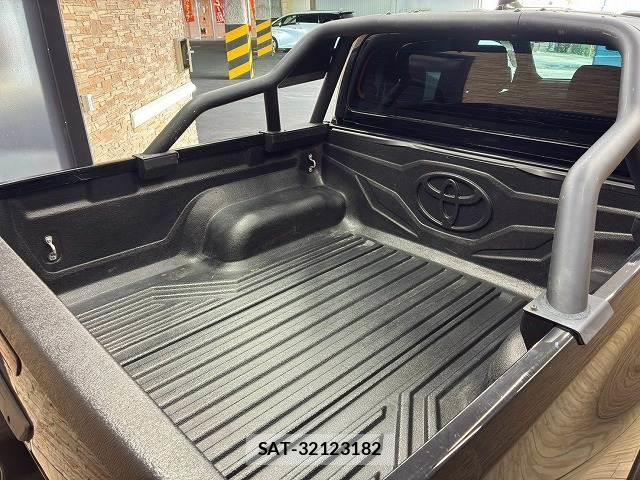 Toyota HILUX 2023-06 8647651-5
