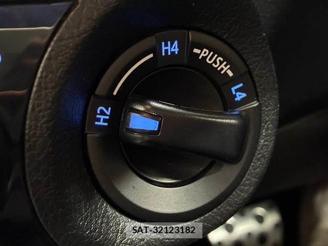 Toyota HILUX 2023-06 8647651-7