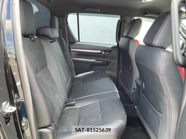 Toyota HILUX 2023-12 8647990-8