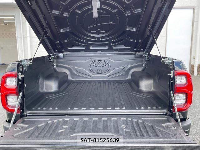 Toyota HILUX 2023-12 8647990-9