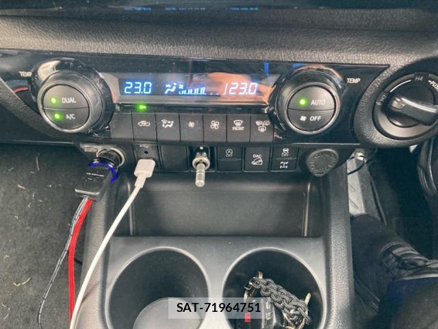 Toyota HILUX 2022-02 8648507-15