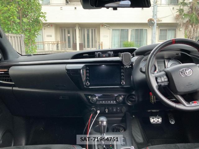 Toyota HILUX 2022-02 8648507-7