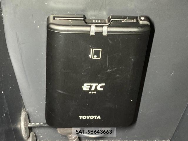 Toyota HILUX 2024-03 8649882-6