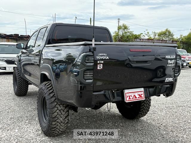 Toyota HILUX 2020-05 8649932-12
