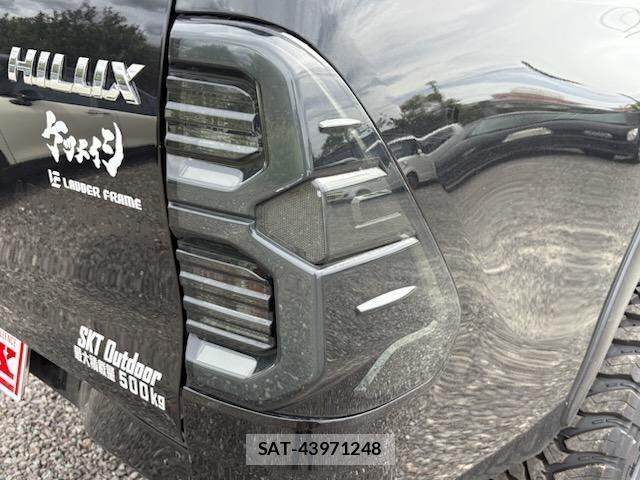 Toyota HILUX 2020-05 8649932-16