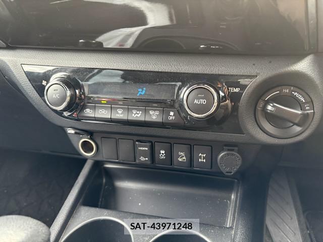 Toyota HILUX 2020-05 8649932-18