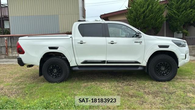 Toyota HILUX 2023-07 8651398-10