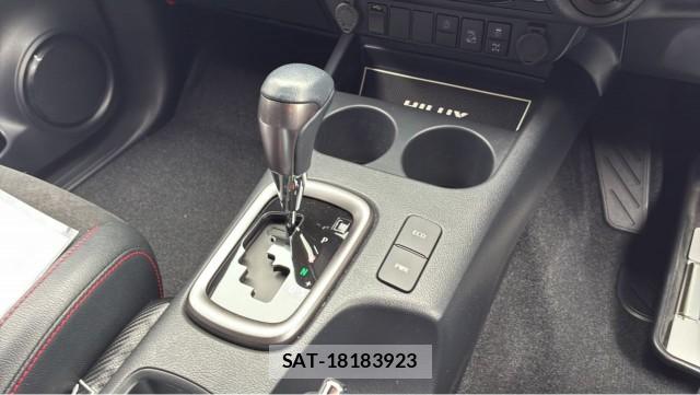 Toyota HILUX 2023-07 8651398-14