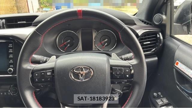Toyota HILUX 2023-07 8651398-16