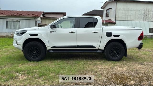 Toyota HILUX 2023-07 8651398-3