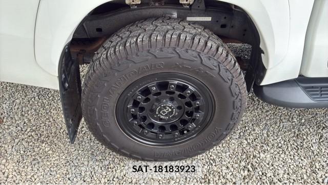 Toyota HILUX 2023-07 8651398-8