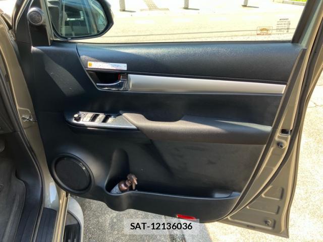 Toyota HILUX 2021-10 8652332-11