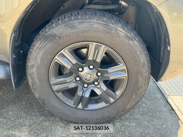 Toyota HILUX 2021-10 8652332-13