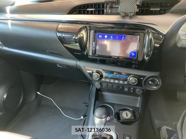 Toyota HILUX 2021-10 8652332-18