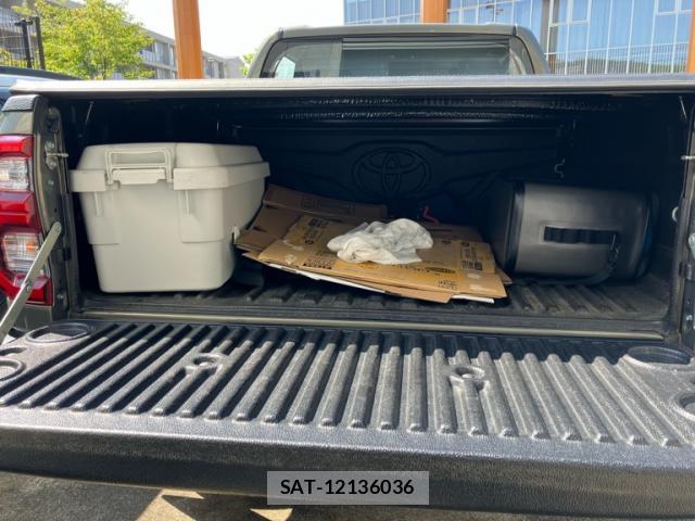 Toyota HILUX 2021-10 8652332-4