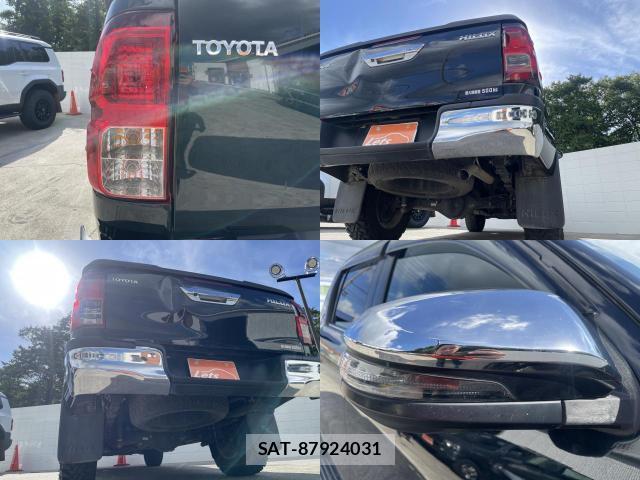 Toyota HILUX 2018-08 8652566-4