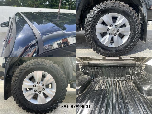 Toyota HILUX 2018-08 8652566-6