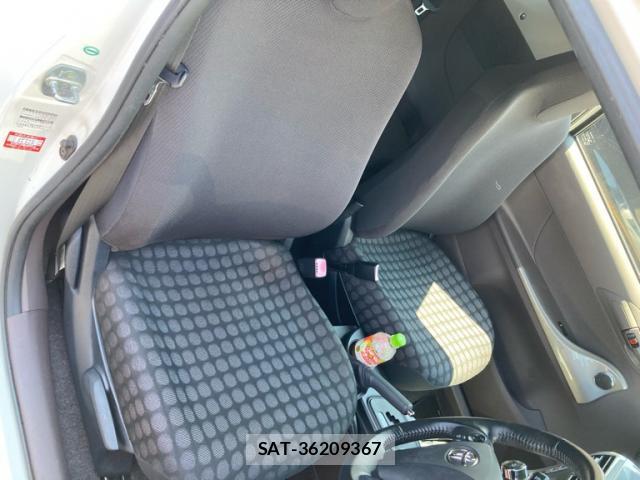 Toyota IQ 2009-07 8648621-10