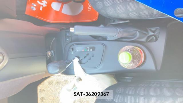 Toyota IQ 2009-07 8648621-17