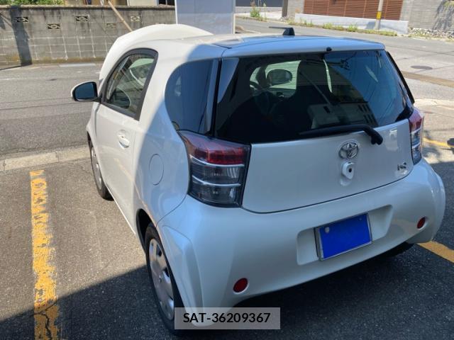 Toyota IQ 2009-07 8648621-2