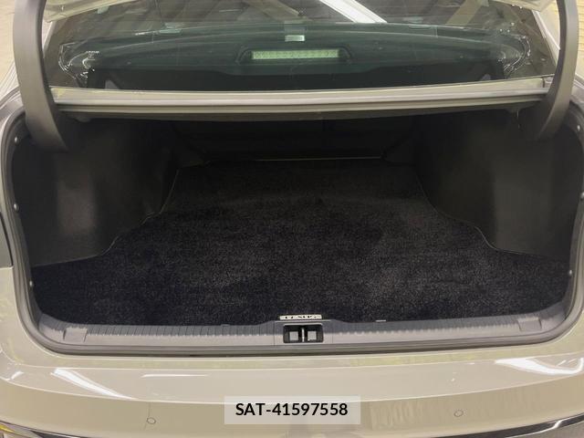 Lexus IS 2023-03 8646620-13