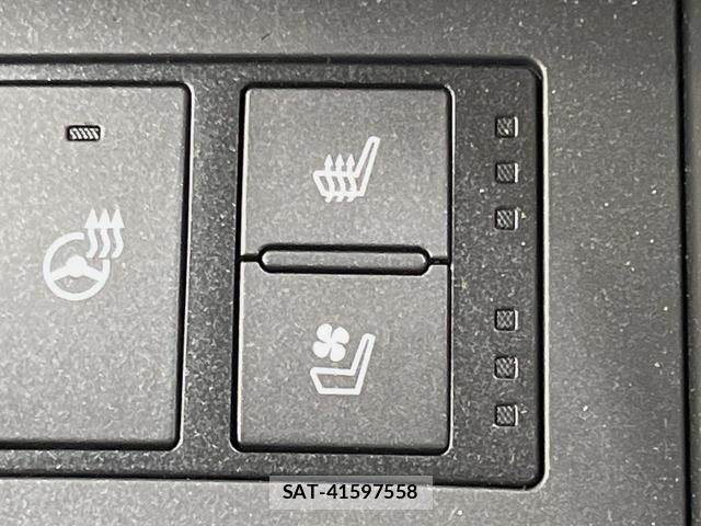 Lexus IS 2023-03 8646620-8