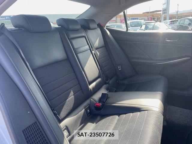 Lexus IS 2014-02 8646707-11