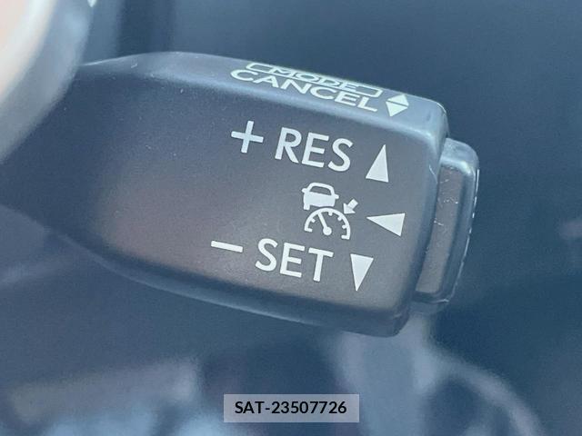 Lexus IS 2014-02 8646707-4