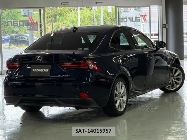 Lexus IS 2013-10 8647705-13