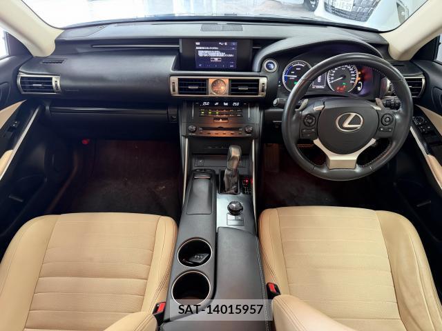 Lexus IS 2013-10 8647705-2