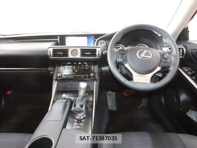 Lexus IS 2014-04 8647753-2