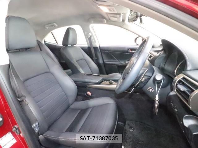 Lexus IS 2014-04 8647753-3