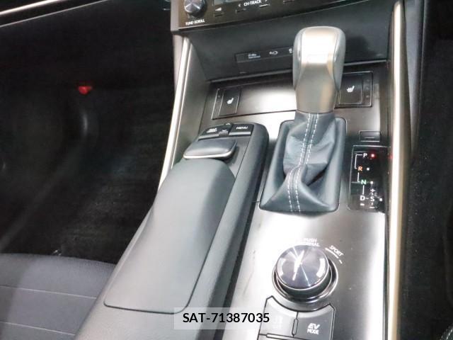 Lexus IS 2014-04 8647753-6