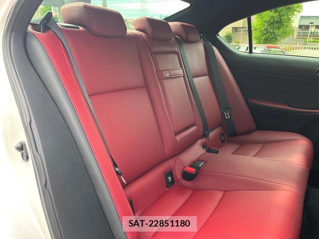 Lexus IS 2022-01 8648326-10