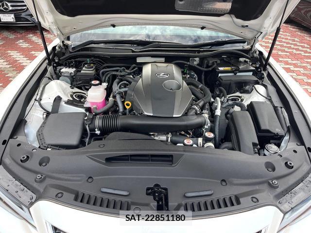 Lexus IS 2022-01 8648326-17