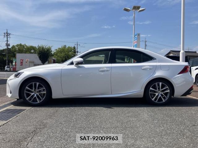 Lexus IS 2017-03 8648744-1