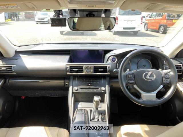 Lexus IS 2017-03 8648744-3