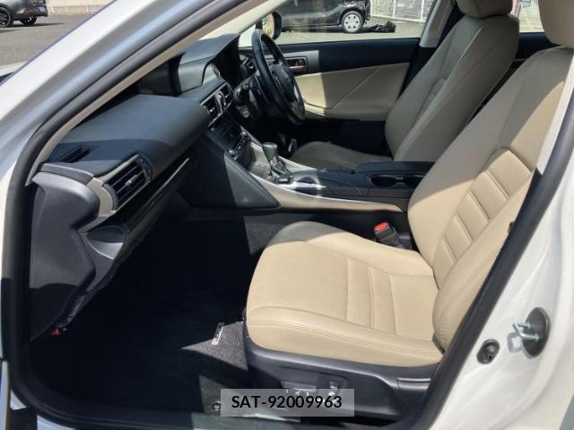 Lexus IS 2017-03 8648744-6
